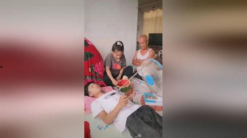 男子去岳父家吃瓜,男子体验别样家庭聚餐