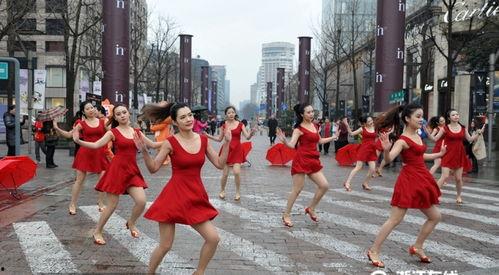 街头实验吃瓜,揭秘吃瓜群众的真实反应