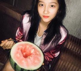 剪头发时吃瓜,夏日清爽新体验