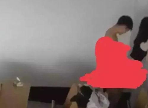 早期学生教室吃瓜,早期学生教室里的悠闲时光